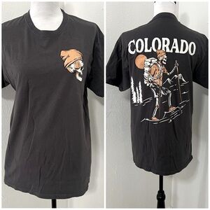 Call Your Mother Unisex “Colorado Skeleton On Skies” Graphic Shirt Medium Gray